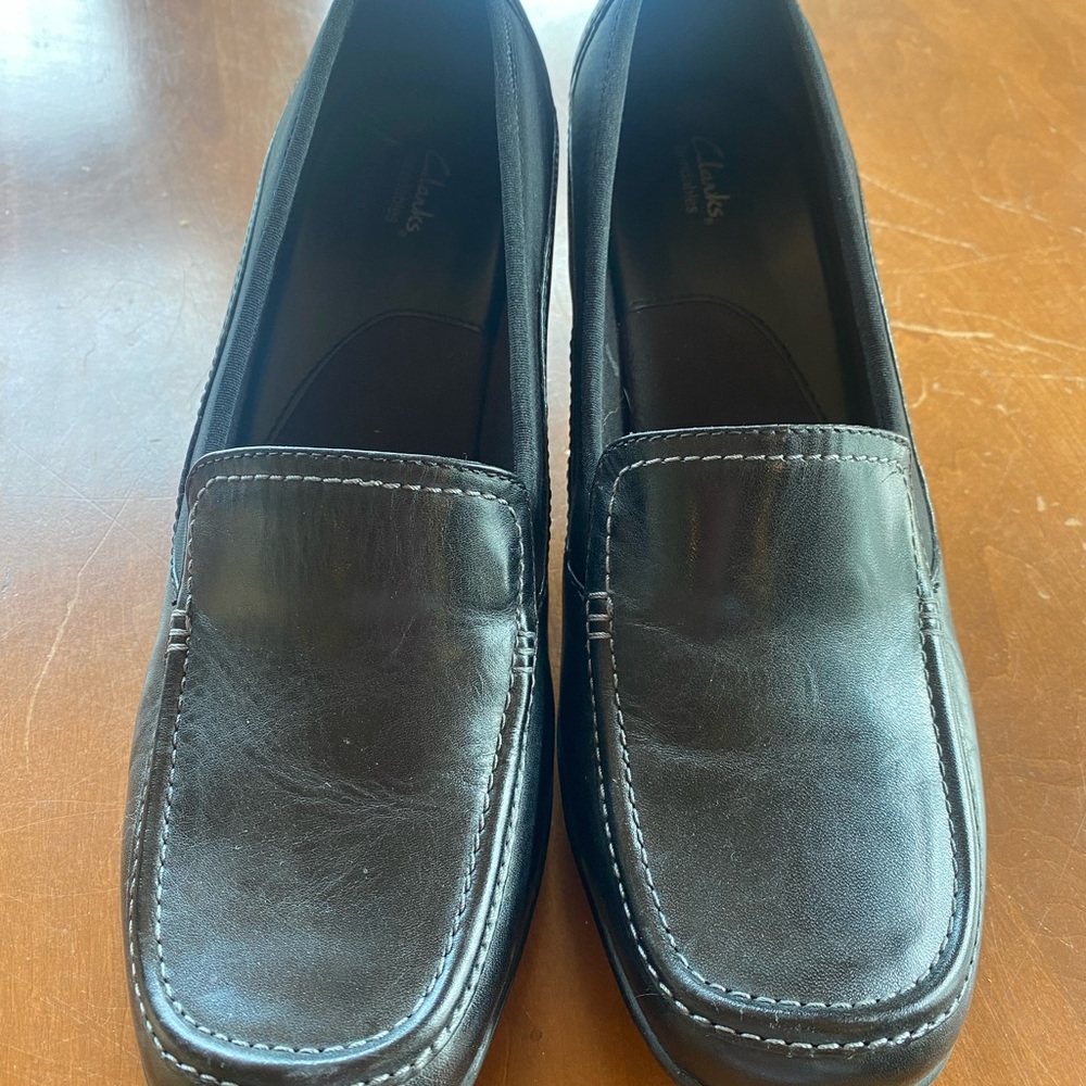 Clarks “Caring” heeled shoe